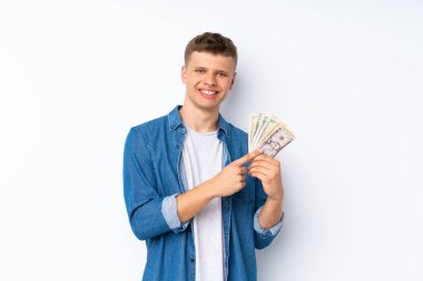 Soyutlanmış beyaz bir geçmişi olan yakışıklı genç bir adam çok para alıyor.