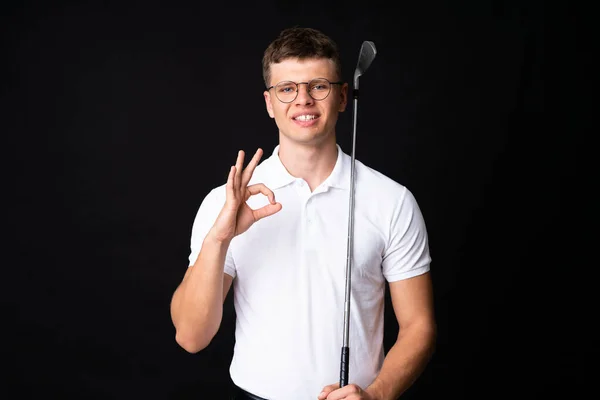 Knappe Jonge Golfer Speler Man Geïsoleerde Zwarte Achtergrond — Stockfoto