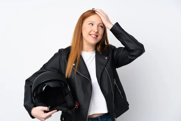 Junge Rothaarige Frau Mit Motorradhelm Über Isoliertem Weißem Hintergrund Hat — Stockfoto