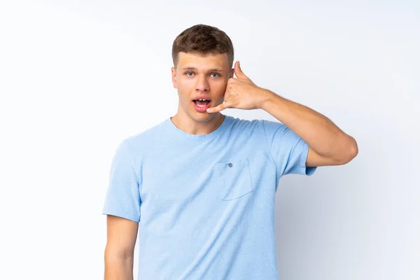 Homem Bonito Jovem Sobre Fundo Branco Isolado Fazendo Gesto Telefone — Fotografia de Stock