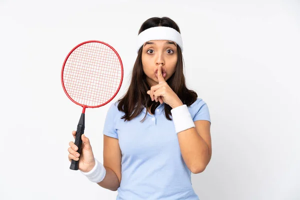 Zole Edilmiş Beyaz Arka Planda Genç Badmintoncu Kadın Parmağını Ağzına — Stok fotoğraf