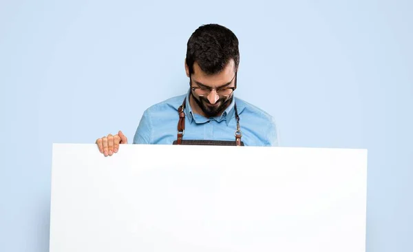 Man Apron Holding Empty Placard Isolated Blue Background — ストック写真