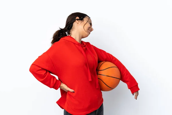 노력을 기울인 데대한 통증으로 고생하는 고립된 위에서 농구를 — 스톡 사진