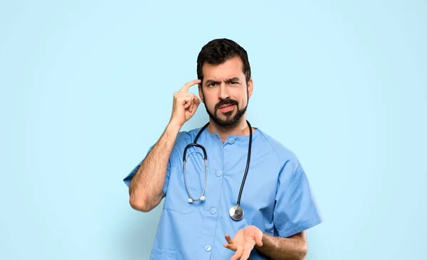 Cerrah Doktor Deliliğin Jestini Yapıyor Parmağını Izole Edilmiş Mavi Arka — Stok fotoğraf