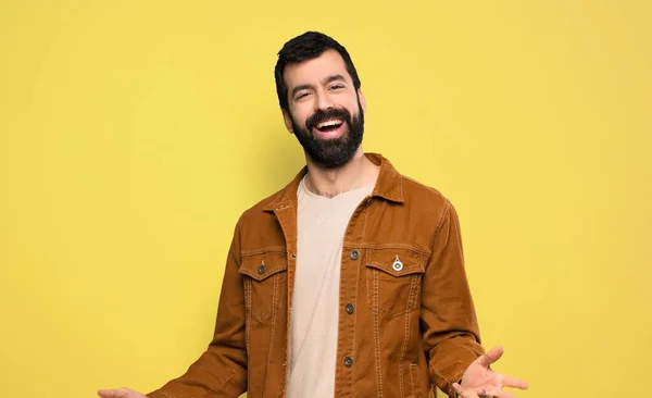 Bonito Homem Com Barba Sorrindo — Fotografia de Stock