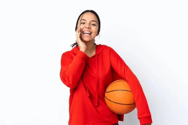 Jeune Femme Jouant Basket Sur Fond Blanc Isolé Criant Avec — Photo