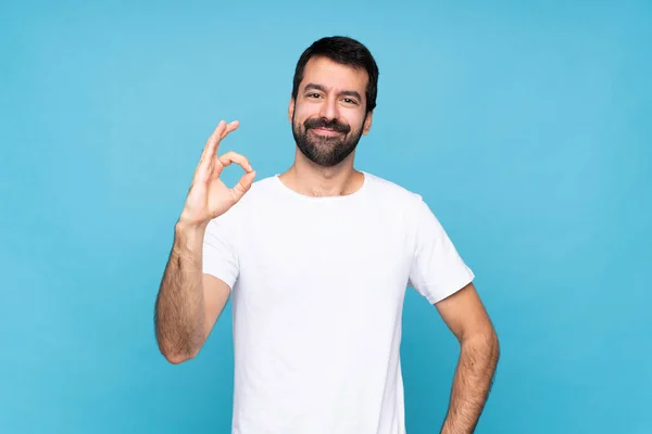 Junger Mann Mit Bart Vor Isoliertem Blauem Hintergrund Zeigt Zeichen — Stockfoto