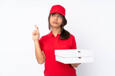 Genç pizzacı kız izole beyaz arka planda şans diliyor ve en iyisini diliyor.