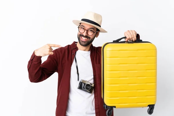 Homem Viajante Com Barba Segurando Uma Mala Sobre Fundo Branco — Fotografia de Stock