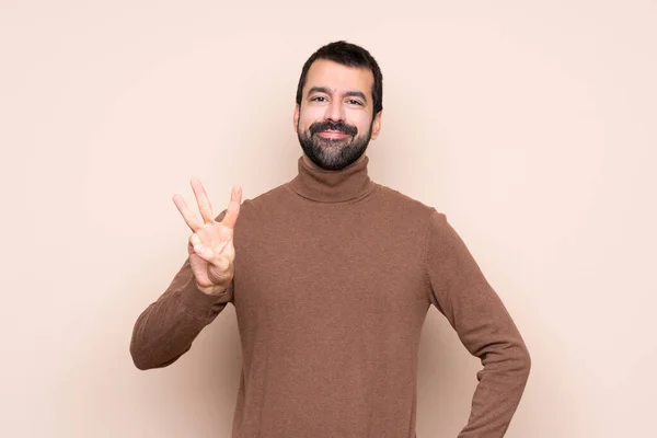 Mann Über Isoliertem Hintergrund Glücklich Und Zählt Mit Fingern Drei — Stockfoto