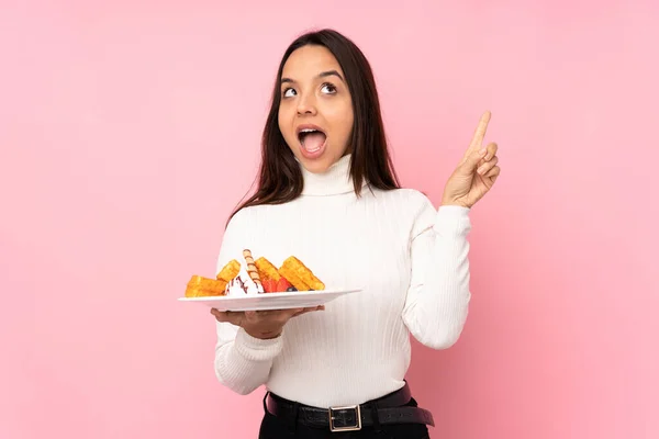 Young Brunette Woman Holding Waffles Isolated Pink Background Intending Realizes — Stock Photo, Image