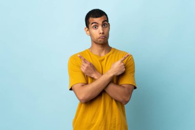 Tecrit edilmiş bir geçmişi olan Afrikalı Amerikalı bir adam.