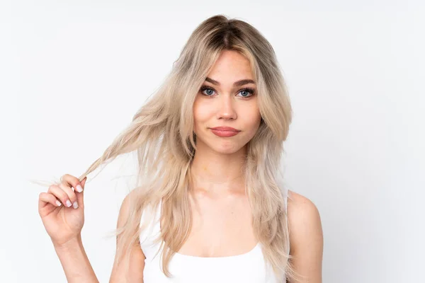 Menina Loira Adolescente Sobre Fundo Branco Isolado Retrato — Fotografia de Stock