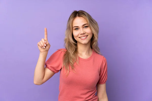 Adolescente Rusa Chica Aislado Púrpura Fondo Mostrando Levantando Dedo Señal —  Fotos de Stock
