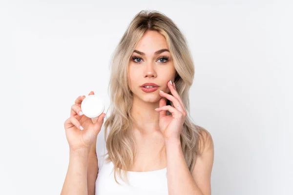 Tiener Blond Meisje Geïsoleerde Witte Achtergrond Met Moisturizer — Stockfoto