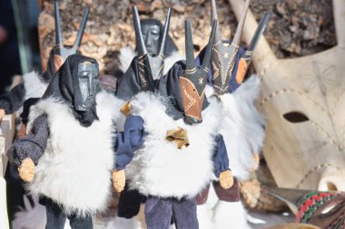 Sardunya maskeleri Tahta bebekler