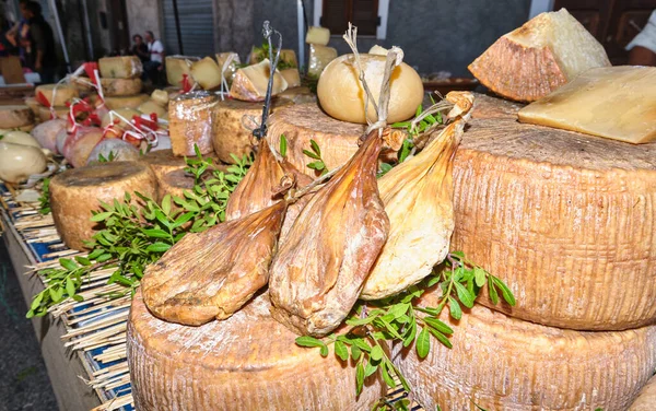 Su Callu, traditionele Sardische gekruide kaas — Stockfoto