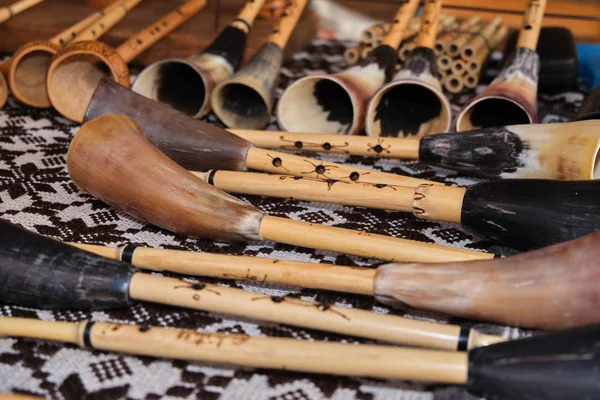Exposición de instrumentos de viento de madera de Cerdeña, hechos a mano por artesanos expertos — Foto de Stock