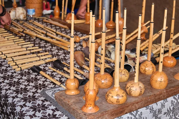 Exposition sardischer Holzblasinstrumente, handgefertigt von erfahrenen Handwerkern — Stockfoto