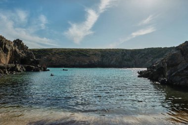 Cala Domestica, özellikle kapalı bir uçurumdaki sardunya plajı, Buggerru, Sardinya, İtalya