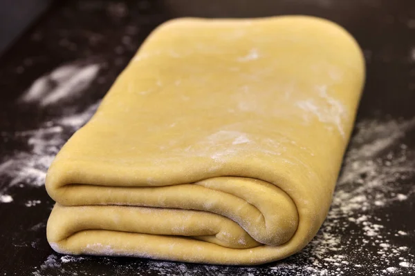 Perfekt Hemlagad Fransk Croissant Från Degen Till Matlagningen Stockbild