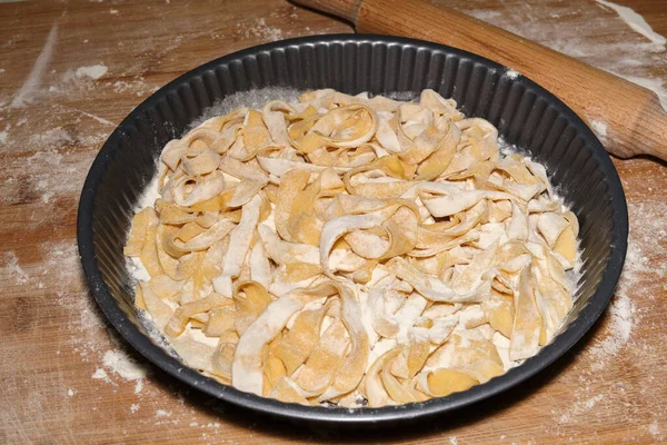 Macarrão Tagliatelle Caseiro Italiano Cru Feito Com Ovos Farinha — Fotografia de Stock