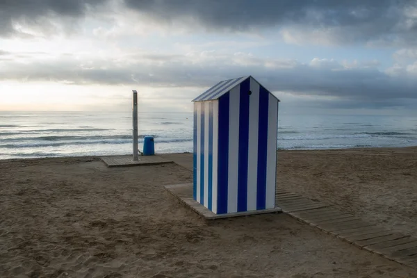 WC sur la plage de mer — Photo