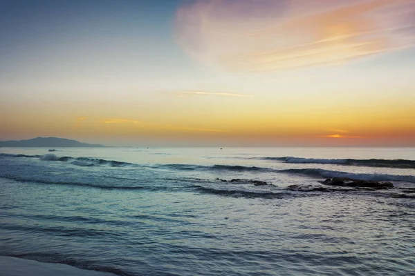 Nascer do sol na praia — Fotografia de Stock