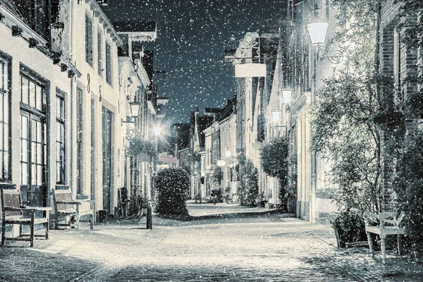 Shopping street with snowfall in the Dutch city center of Devent — Stock Photo, Image