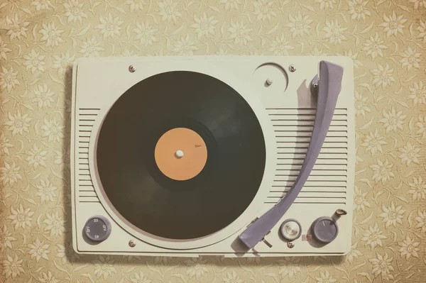 Old record player on top of flower wallpaper — Stock Photo, Image