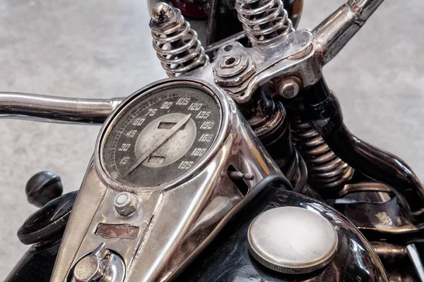 Close Van Tank Snelheidsmeter Van Een Vintage Motorfiets — Stockfoto