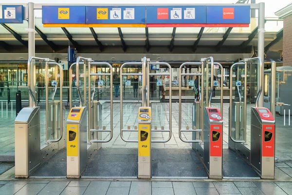Автоматизированные Ворота Регистрации Голландской Железнодорожной Станции Апелдорн Нидерланды — стоковое фото