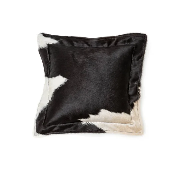 Cowhide подушка на белом — стоковое фото