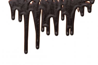 Beyaz zemin üzerine çikolata şurubu