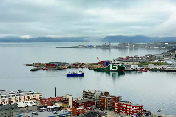 船舶在港口哈默菲斯特，挪威 — 图库照片