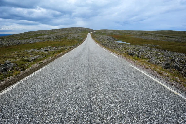 Tie Nordkappiin, Norjaan — kuvapankkivalokuva
