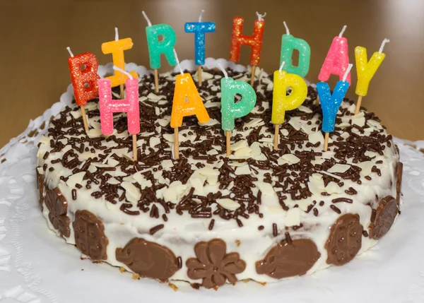 Pastel de cumpleaños con velas. Feliz Cumpleaños. —  Fotos de Stock