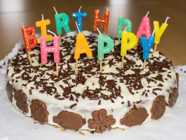 Pastel de cumpleaños con velas. Feliz Cumpleaños. —  Fotos de Stock