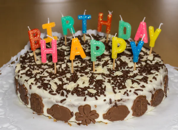 Pastel de cumpleaños con velas. Feliz Cumpleaños. —  Fotos de Stock