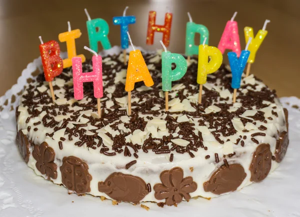 Pastel de cumpleaños con velas. Feliz Cumpleaños. —  Fotos de Stock