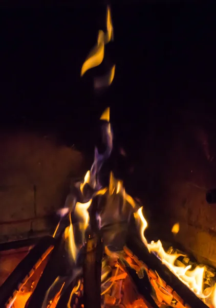 Chimenea ardiendo. calor de hoguera — Foto de Stock