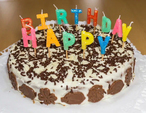 Pastel de cumpleaños con velas. Feliz Cumpleaños. —  Fotos de Stock