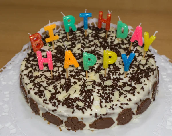 Narozeninový dort se svíčkami. Hodně štěstí — Stock fotografie