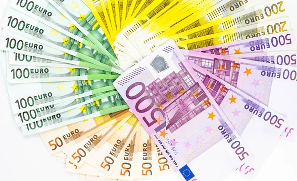 Euro bankovky peníze finanční hotovost na bílém pozadí — Stock fotografie