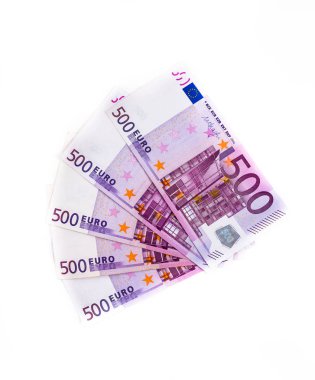 Beyaz arka plan üzerinde izole beş yüz euro banknot. nakit m