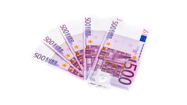 Beyaz arka plan üzerinde izole beş yüz euro banknot. nakit m