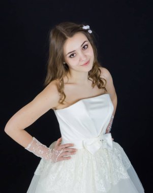 siyah arka plan üzerine gelin. elbise