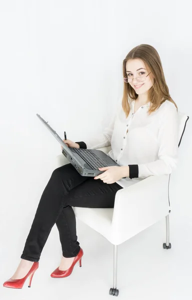 Laptop mulher de negócios no fundo branco — Fotografia de Stock