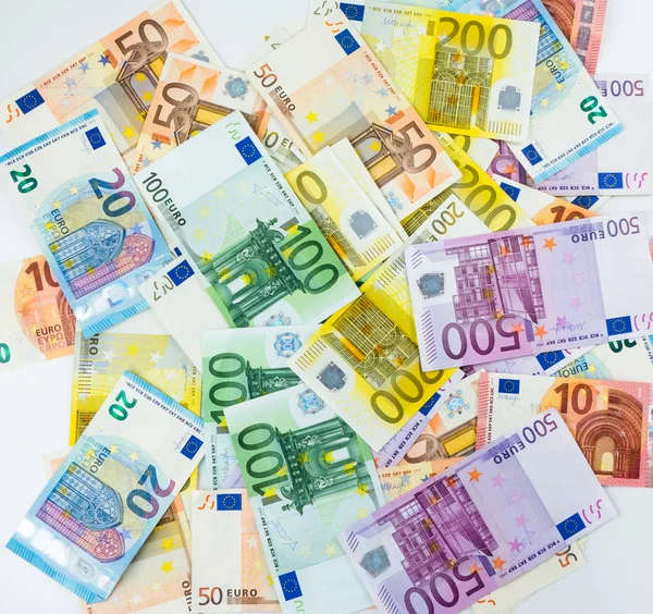 Euro banknot para Finans kavramı nakit beyaz arka plan üzerinde — Stok fotoğraf