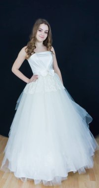 siyah arka plan üzerine gelin. elbise